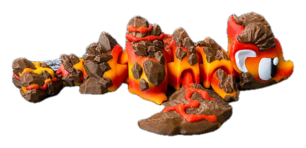 Lava draak met lava-reliëf op rug en kop, 3D-geprint in zwart, vuurrood en oranje